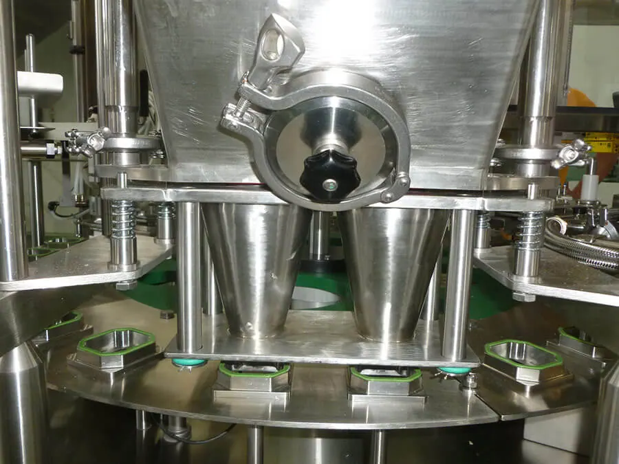 Rotary Filling and Sealing Machine — view 3