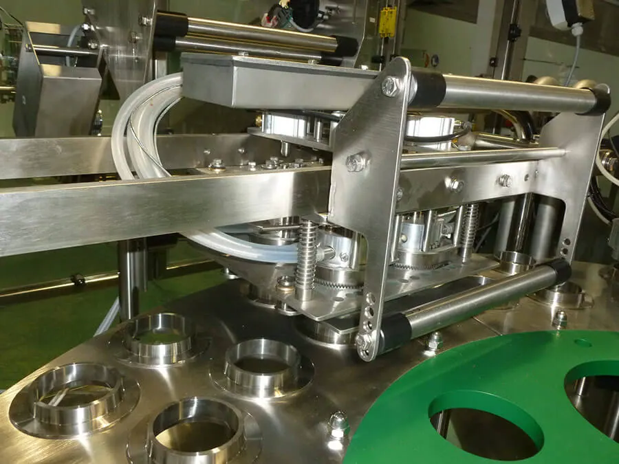 Rotary Filling and Sealing Machine — view 4